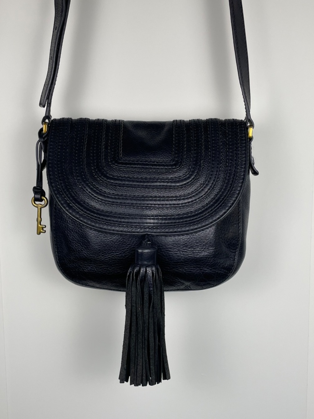 Fossil Leather Black Emi Tassel Saddle Bag Crossbody Purse with Key Charm EUC